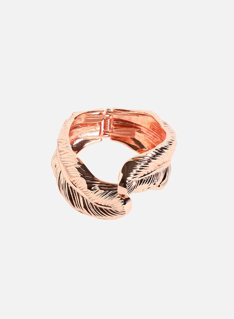 سوهي سوار بتصميم أوراق معدنية - لون ذهبي وردي