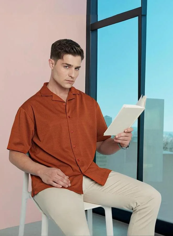 دينيس لينغو قميص بقصة مريحة وياقة كوبان