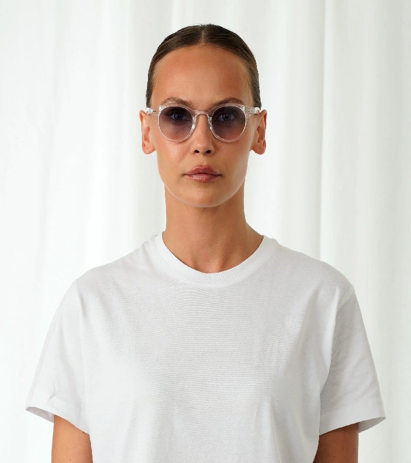  اكسبليست باوتس نظارات شمسية أنيقة للجنسين من جيمس كلير بتدرج أزرق إلى وردي - Image 4