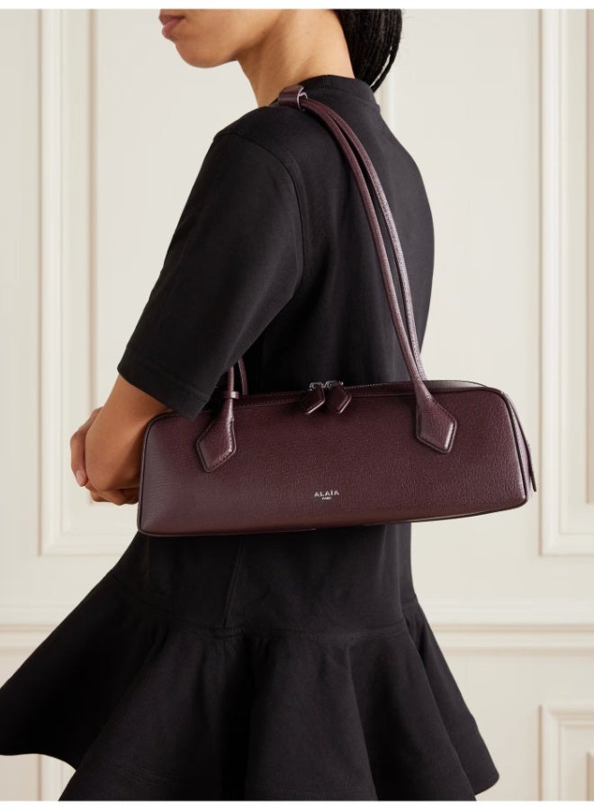 عاليا باريس حقيبة كتف جلدية متوسطة الحجم من ALAÏA Le Teckel. - Image 3