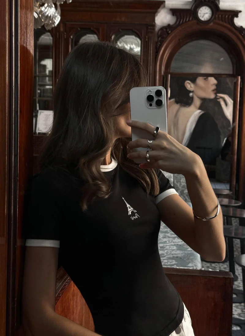 Lichi Fitted T-shirt with contrasting edge and a print