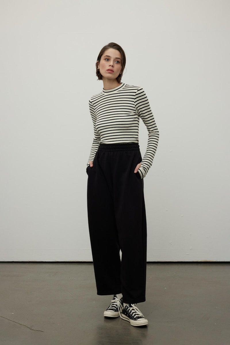 Manuka Finger-Slot Striped Body Black  - Image 3
