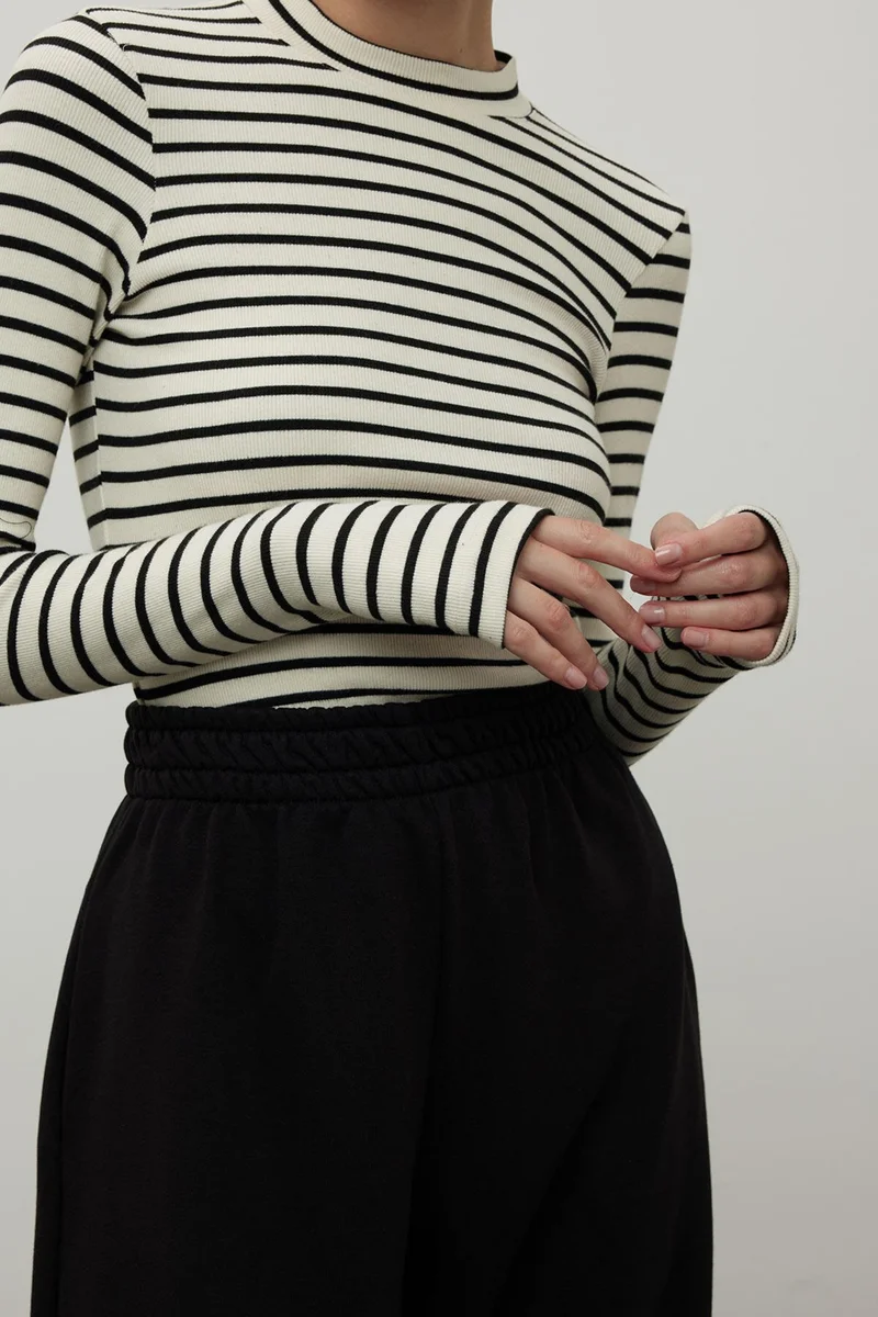 Manuka Finger-Slot Striped Body Black