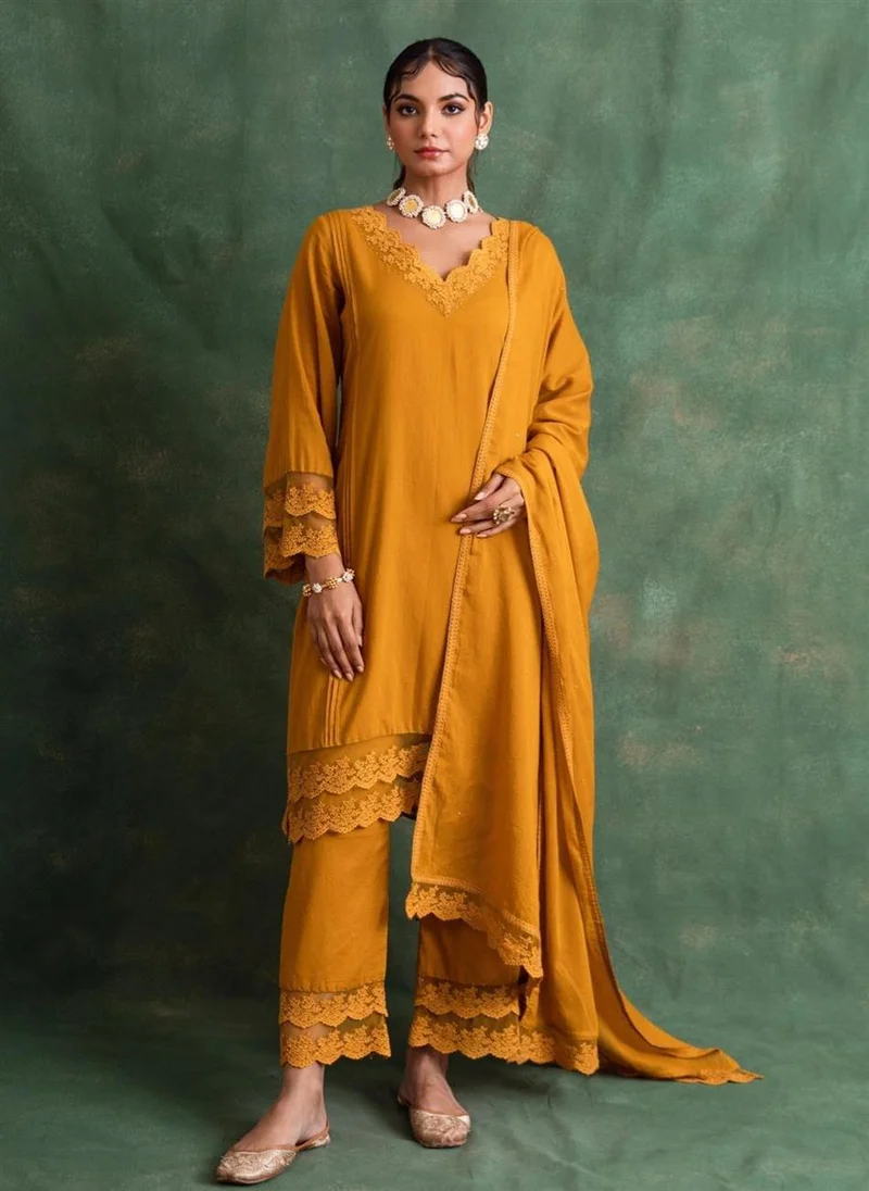 زيري سوق Rangrezee Mustard Straight Kurta Suit Set (Set Of 3)