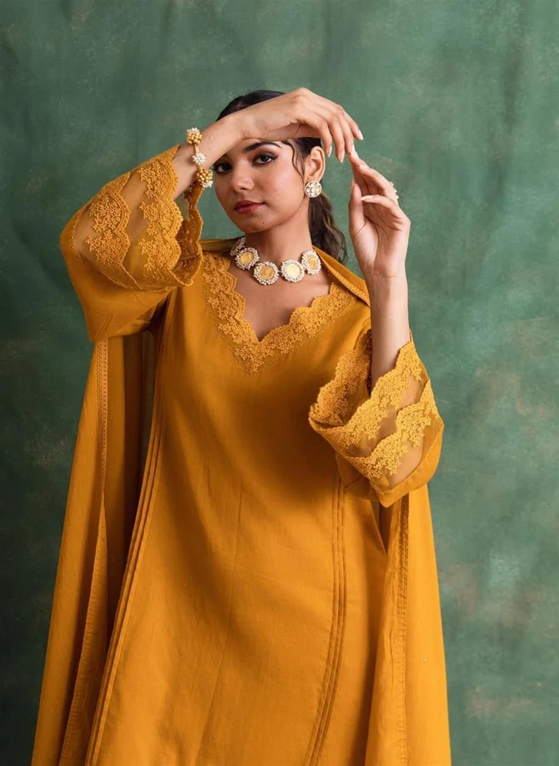 زيري سوق Rangrezee Mustard Straight Kurta Suit Set (Set Of 3)