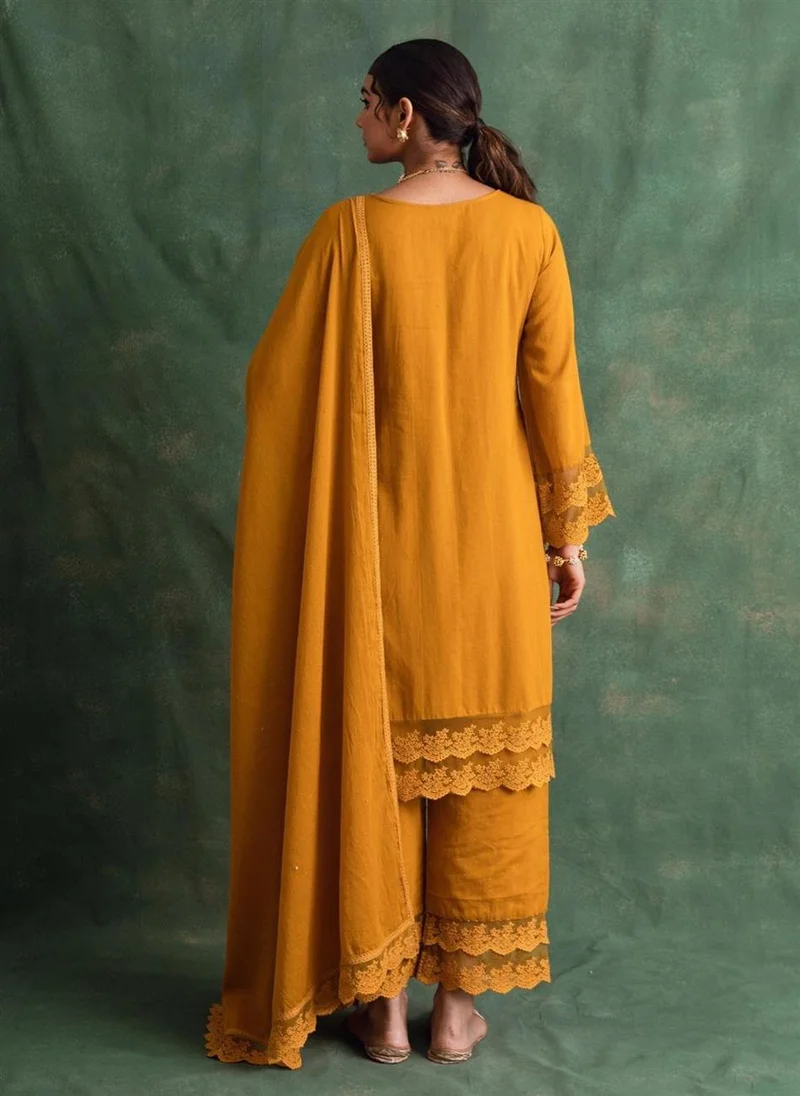 زيري سوق Rangrezee Mustard Straight Kurta Suit Set (Set Of 3)