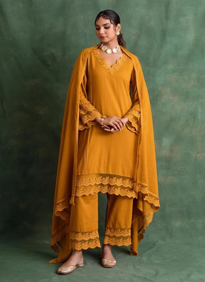زيري سوق Rangrezee Mustard Straight Kurta Suit Set (Set Of 3)