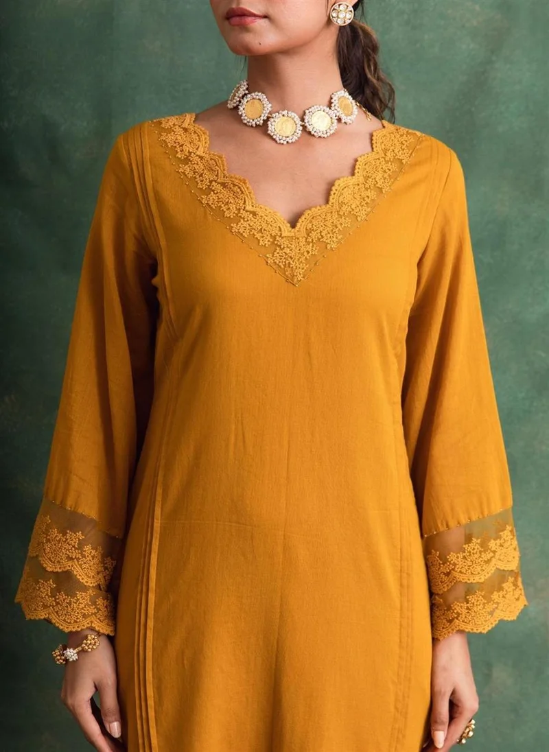زيري سوق Rangrezee Mustard Straight Kurta Suit Set (Set Of 3)