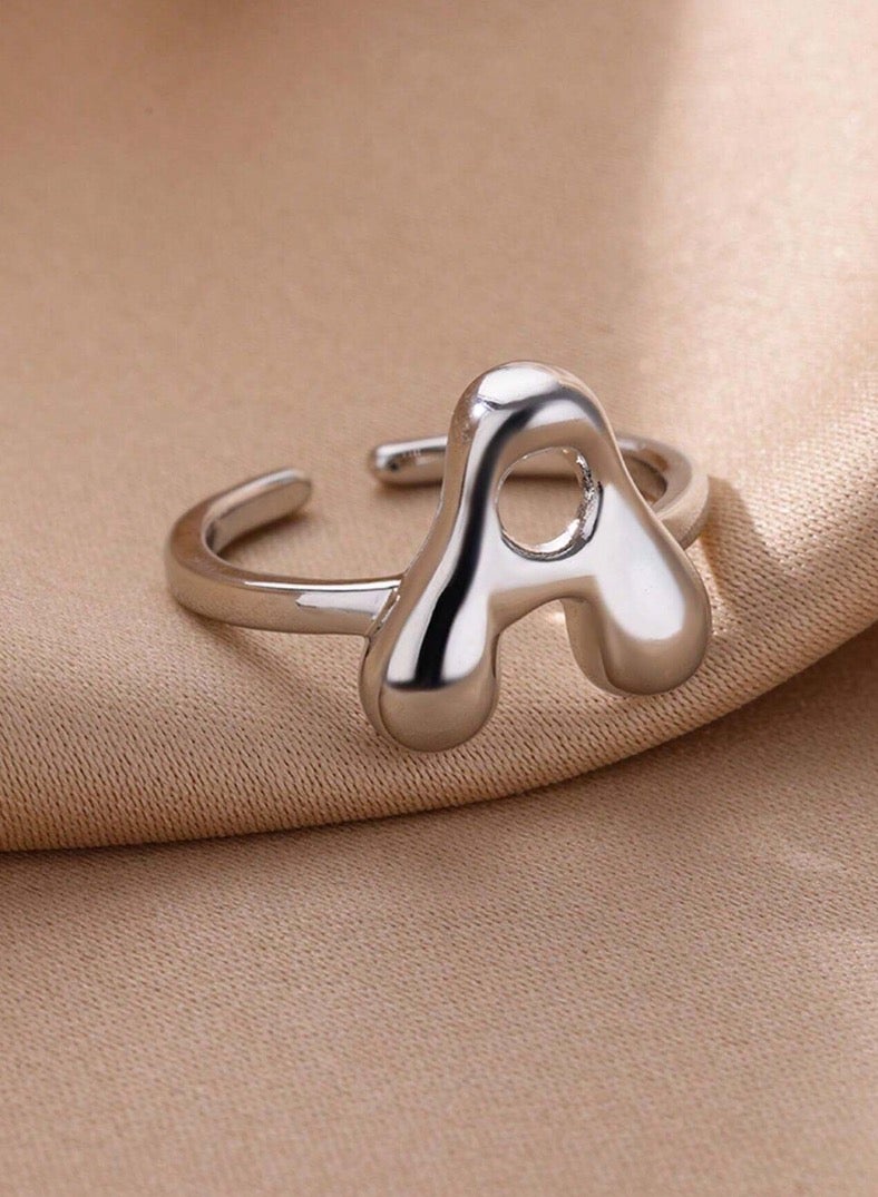 إيكوال خاتم نسائي من الاستانلس ستيل باللون الفضي بمقاس موحد بتصميم حرف - Image 1