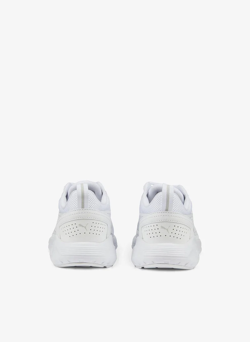 بوما شبابي نشيط طوال اليوم