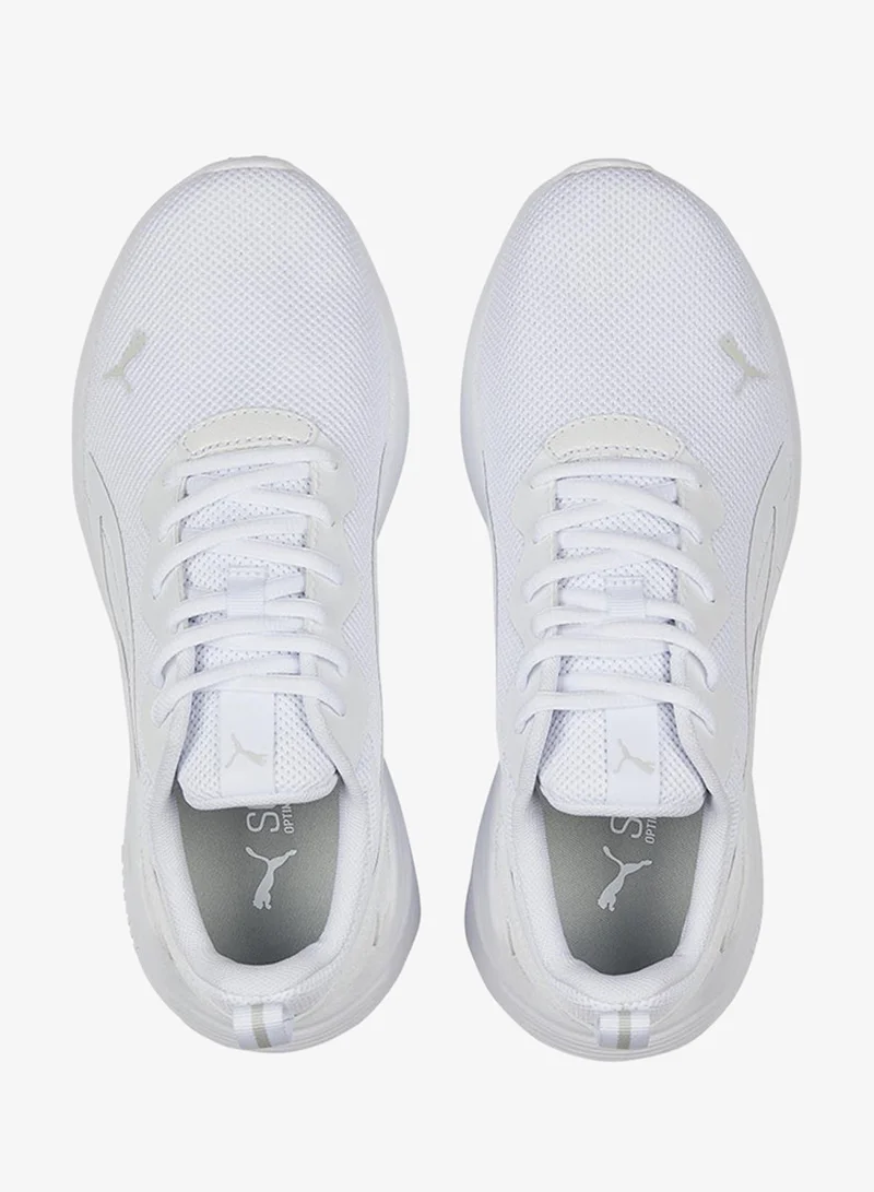 بوما شبابي نشيط طوال اليوم