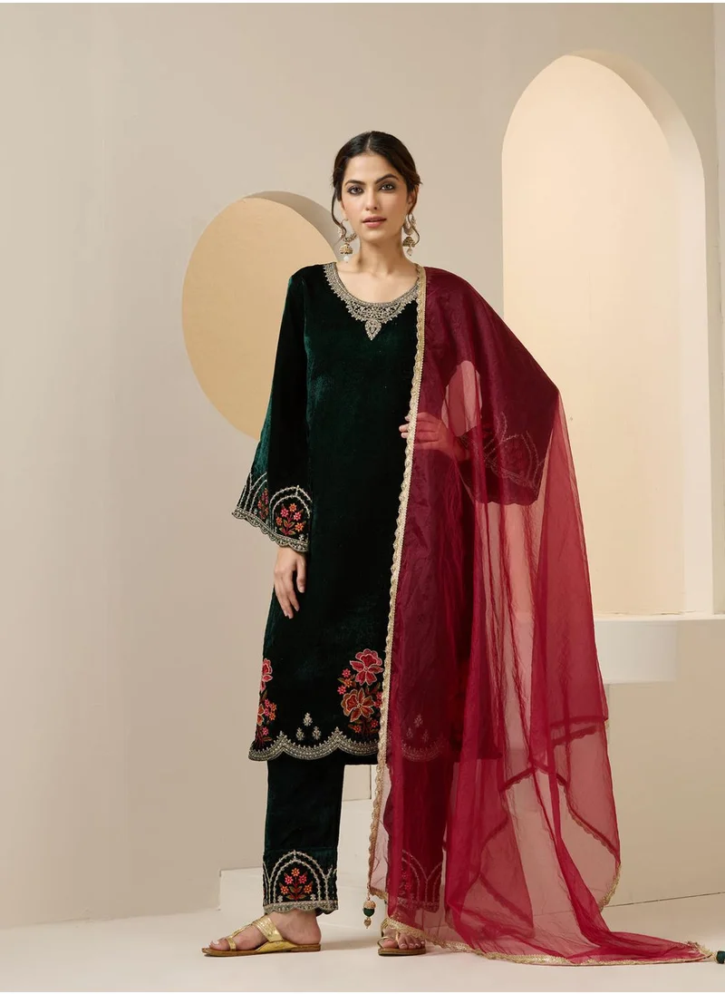 آي شين Women's Green Velvet Embellished Tunic Full Length Casual Straight Fit Kurta Set