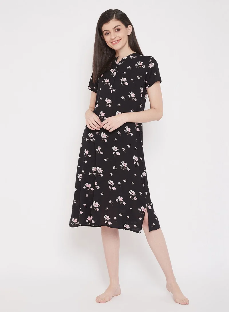كلوفيا Clovia Pretty Florals Mid Length Night Dress With Side Slits In Black - Rayon