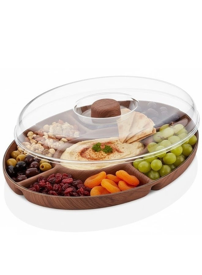 إيفيلين طبق تقديم خماسي أنيق مصنوع من بوليستيرين متين بتصميم يشبه الخشب الطبيعي، مزود بغطاء شفاف يحافظ على الطعام. يأتي بمقاس 30×20 سم مع خمسة أقسام منظمة لتقديم المكسرات، الحلويات، السناكس، الفواكه والمقبلات. يتميز بمظهر راقٍ وخامة مقاومة للكسر وسهولة في الاستخدام والتنظيف، مما يجعله خيارًا مثاليًا للمنزل والحفلات والضيافة اليومية. - Image 2