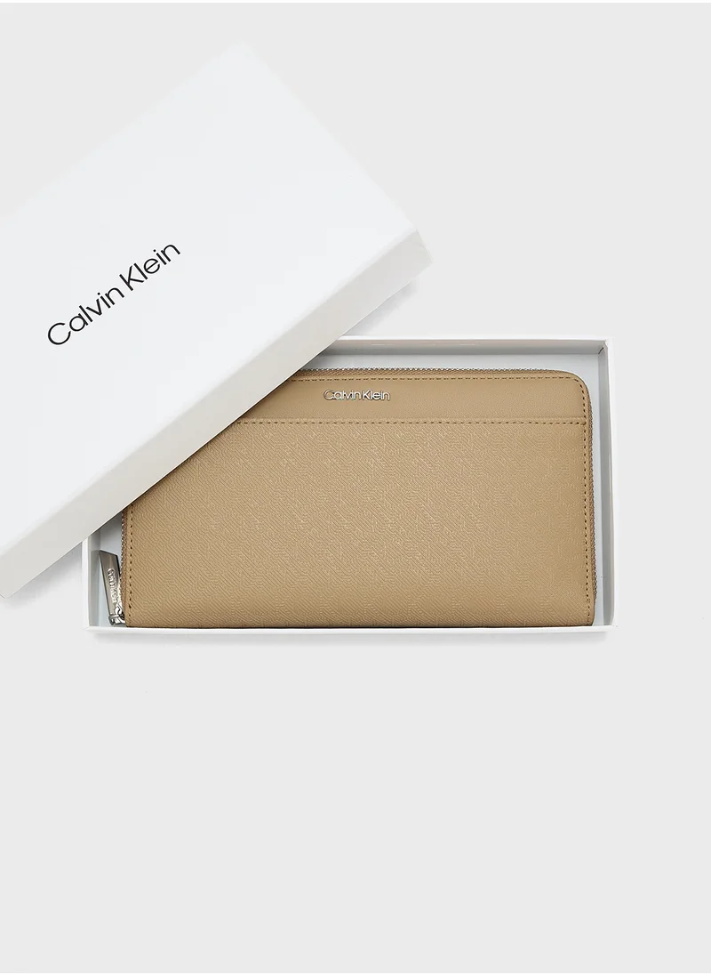 كالفن كلاين Logo Must Zip Around Wallet