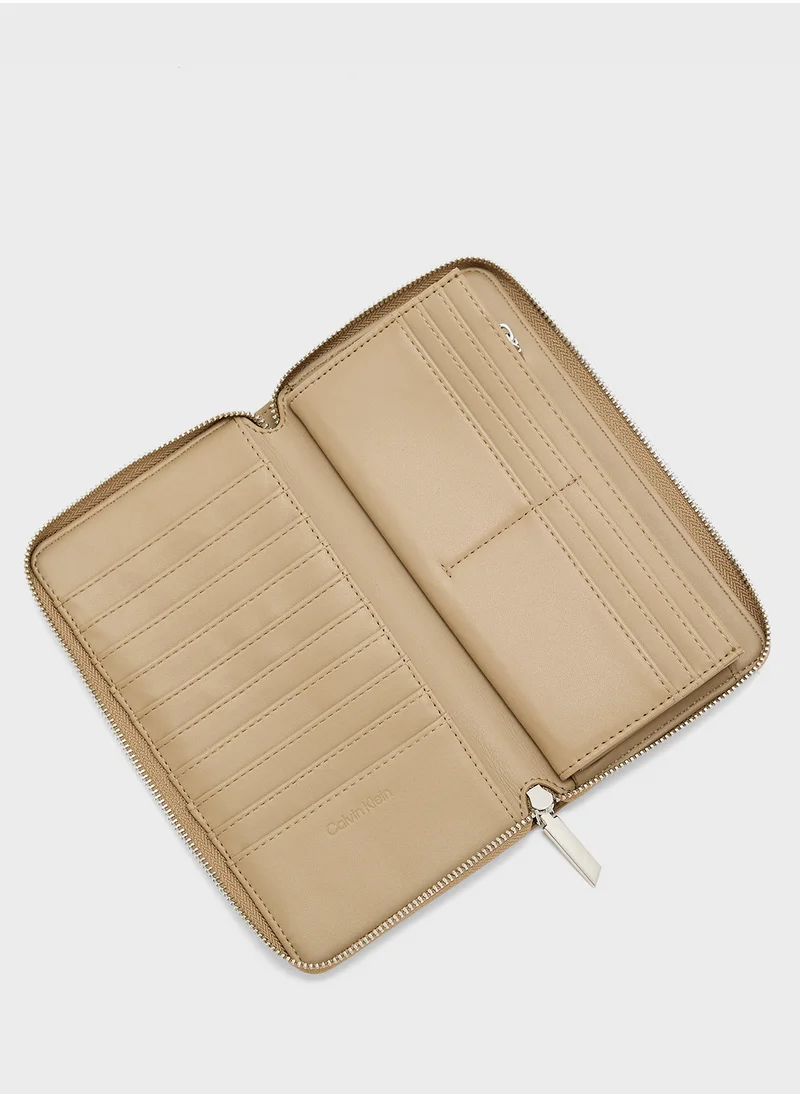 كالفن كلاين Logo Must Zip Around Wallet