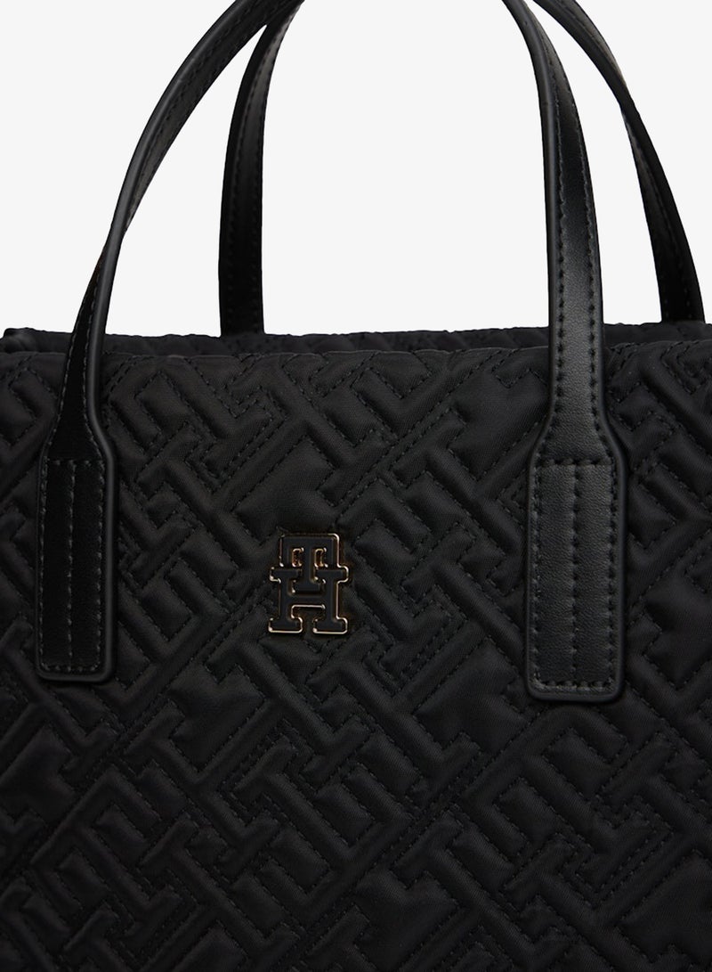 تومي هيلفيغر حقيبة يد صغيرة من النايلون أحادية اللون - Image 4