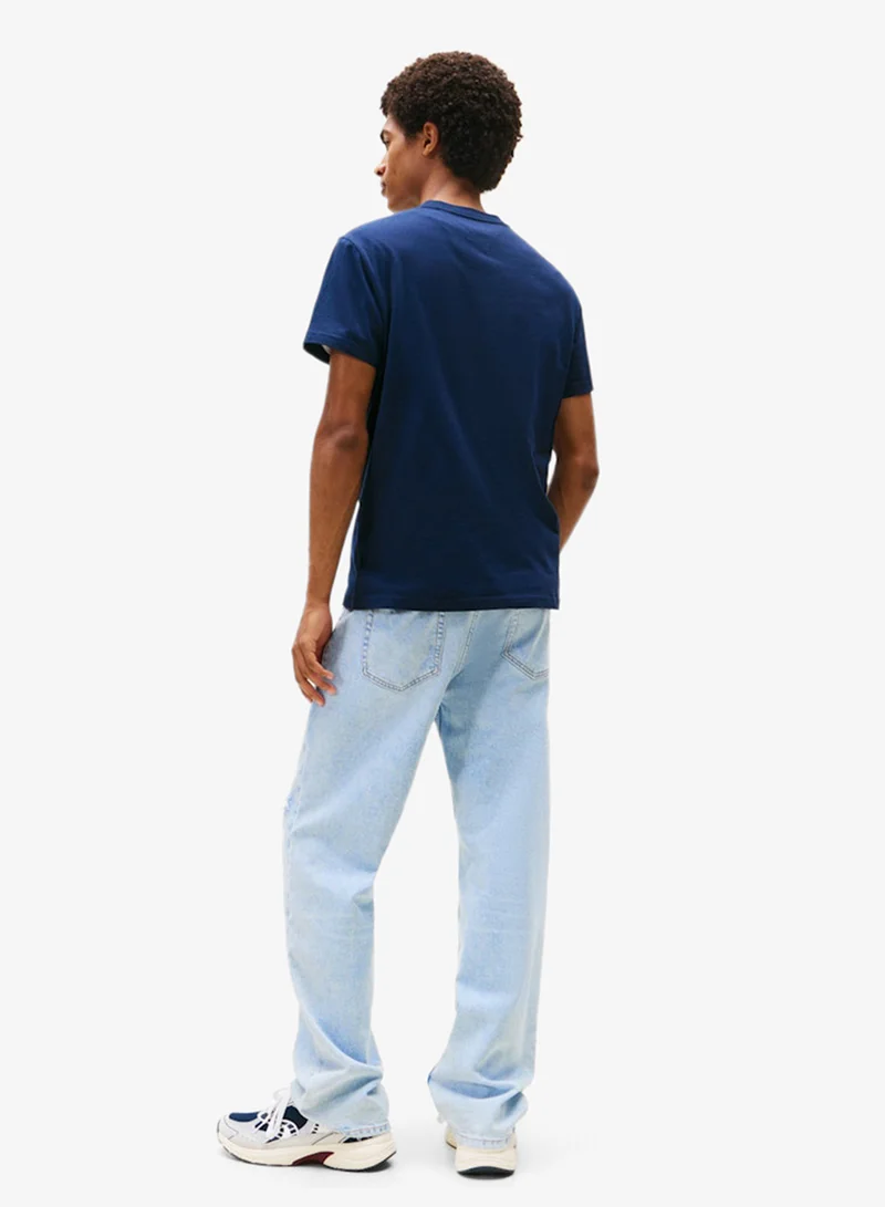 تومي جينز تيشيرت بقصة ضيقة بطبعة نصية