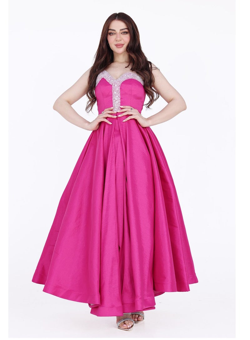 مودرن ديزاين فستان سهرة بتطريز فضي انيق في اعلأ الصدر الفستان تم حياكتة من خامات تتناسب مع نعومة البشرة ويتميز الفستان بالخياطة المزدوجة عالية الكفاءة والدقة - Image 1