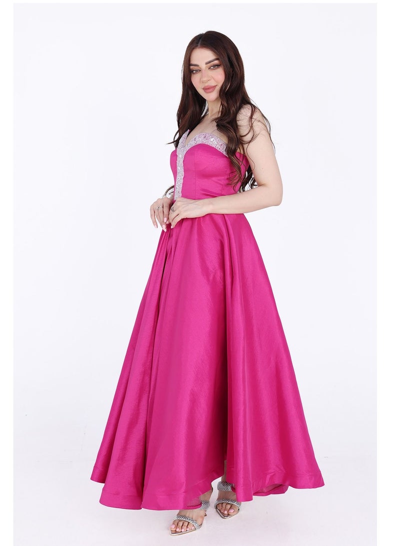 مودرن ديزاين فستان سهرة بتطريز فضي انيق في اعلأ الصدر الفستان تم حياكتة من خامات تتناسب مع نعومة البشرة ويتميز الفستان بالخياطة المزدوجة عالية الكفاءة والدقة - Image 2