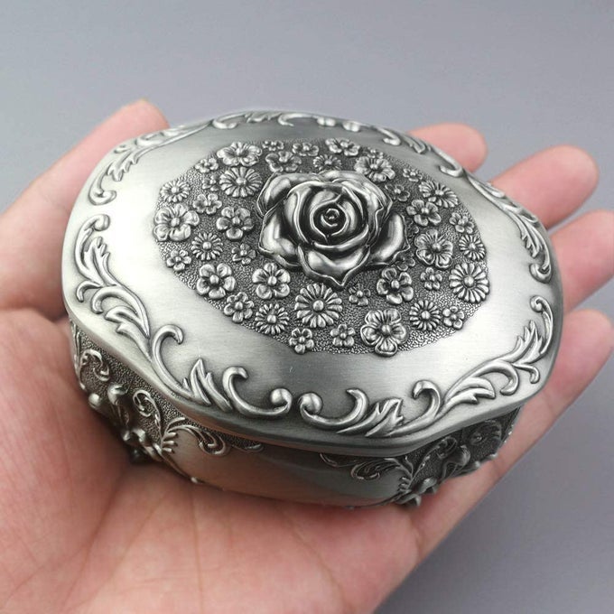 OVAL EMBOSS ALLOY METAL MUSIC BOX WIND UP ANTIQUE JEWELRY MUSICAL BOXES CHRISTMAS BIRTHDAY VALENTINES DAY GIFTS PLAYS DAVY JONES