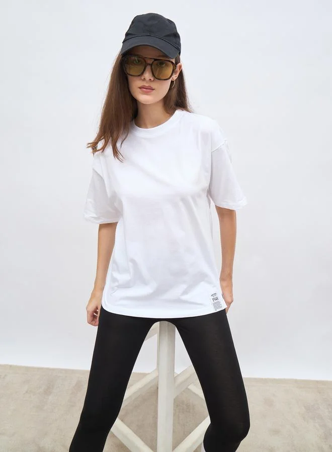 Styli Styli High-Low Hem Oversized T-Shirt with Patch Detail