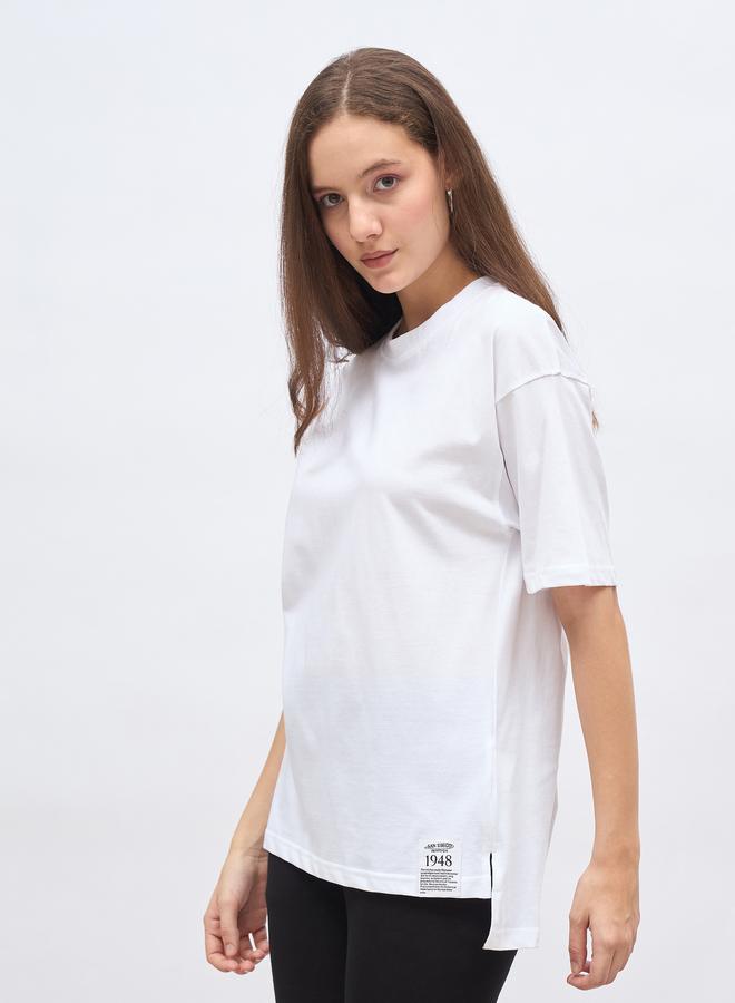 Styli High-Low Hem Oversized T-Shirt with Patch Detail - Image 3