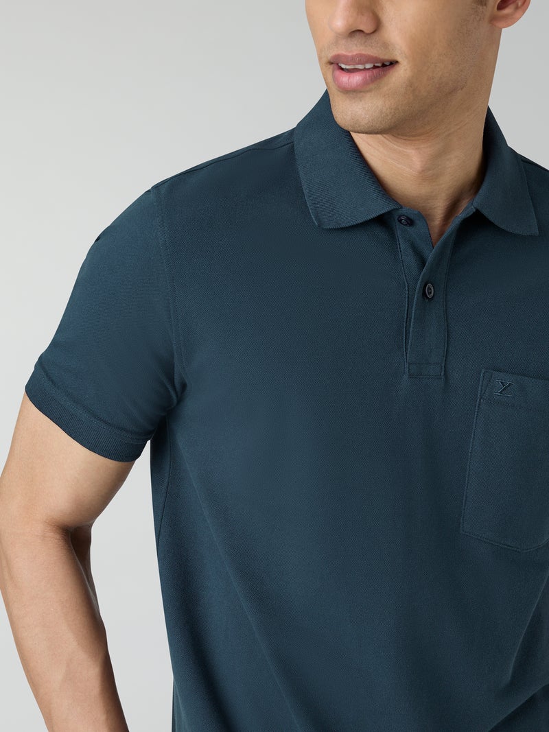 اكس واي اكس اكس تيشيرت بولو سادة من القطن بنصف كم للرجال باللون الأزرق الداكن - Image 3