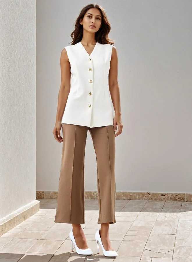 ايكونيك سترة بدون أكمام بياقة على شكل حرف  مع إغلاق بأزرار