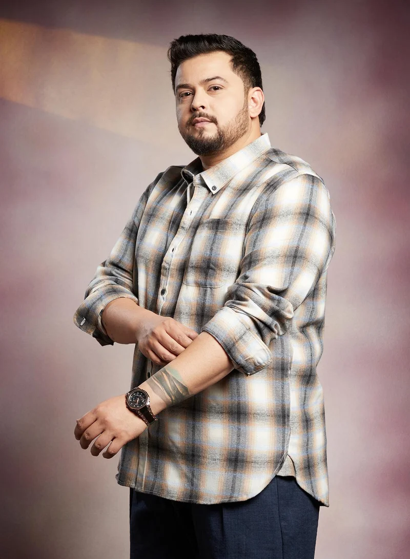 Instafab Plus Instafab Plus Men's Black & Off-White Gradient-Graph Regular Shirt For Casual Wear | Spread Collar | Long Cuffed Sleeves | Button Closure | Plus Size Shirt Crafted With Comfort Fit For Everyday Wear
