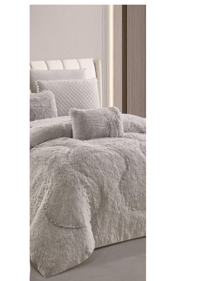 Luxurious faux fur Comforter Set  set to keep you warm on cold nights. Includes: 1 duvet (250x230cm), 1 fitted sheet (200x200cm), 4 pillowcases (75x50cm), and 2 cushions (45x45cm). - Image 3