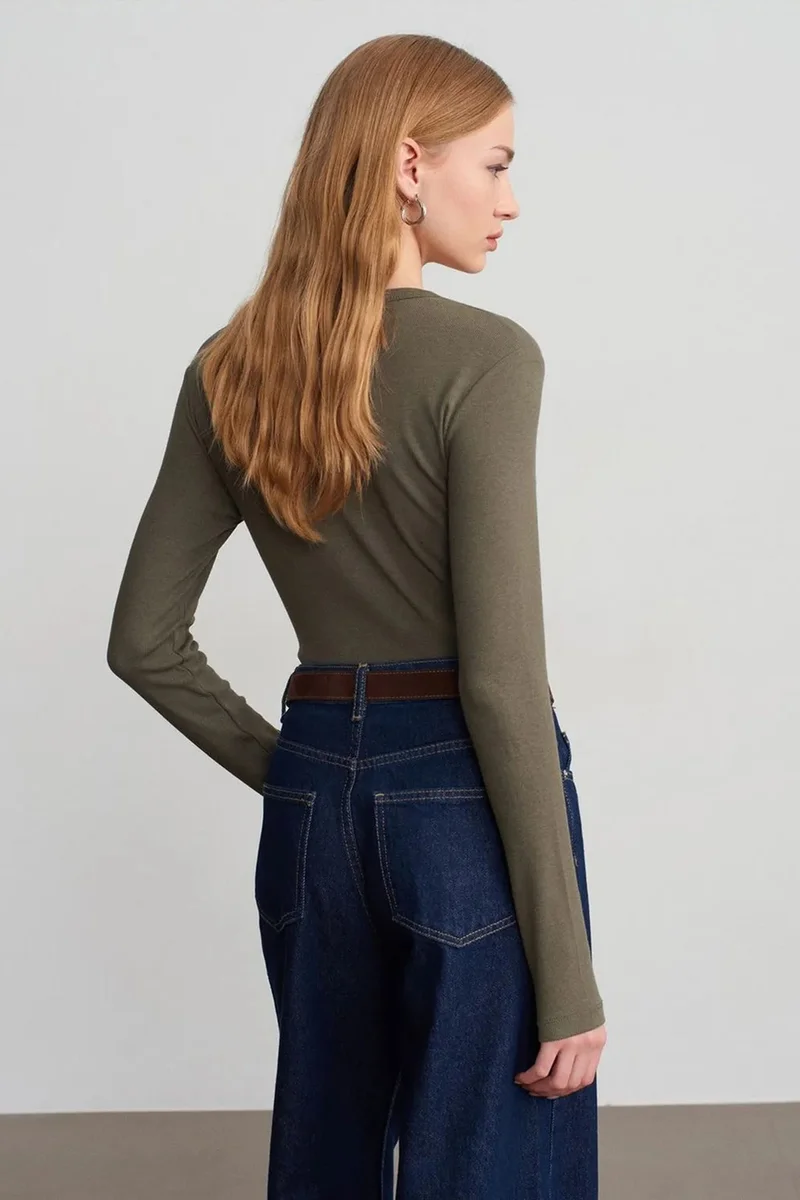 ديلفين DILVIN Ribbed Crew Neck Button Blouse