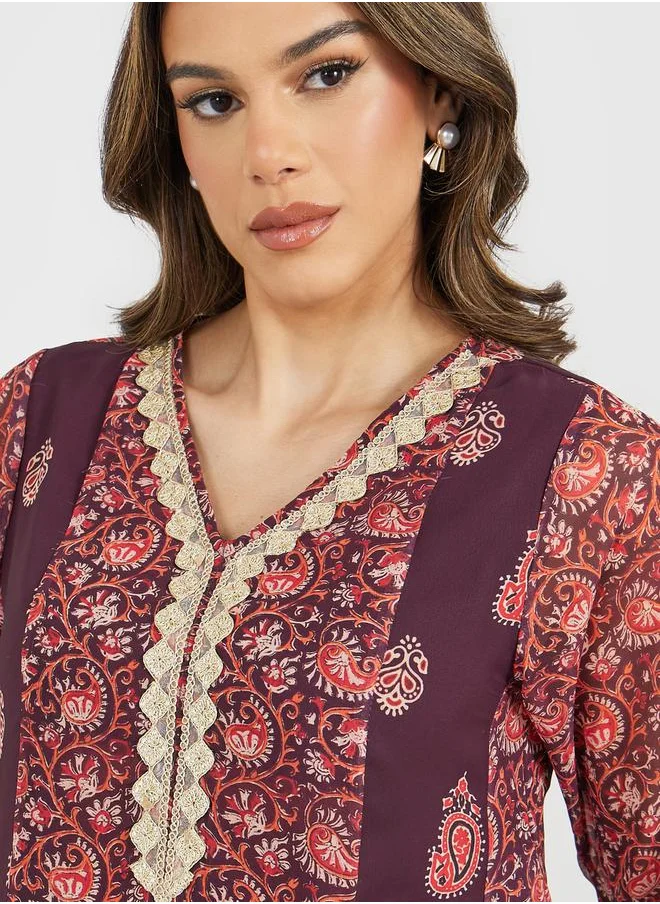 ستايلي Printed Panel V Neck Jalabiya with Lace Detail