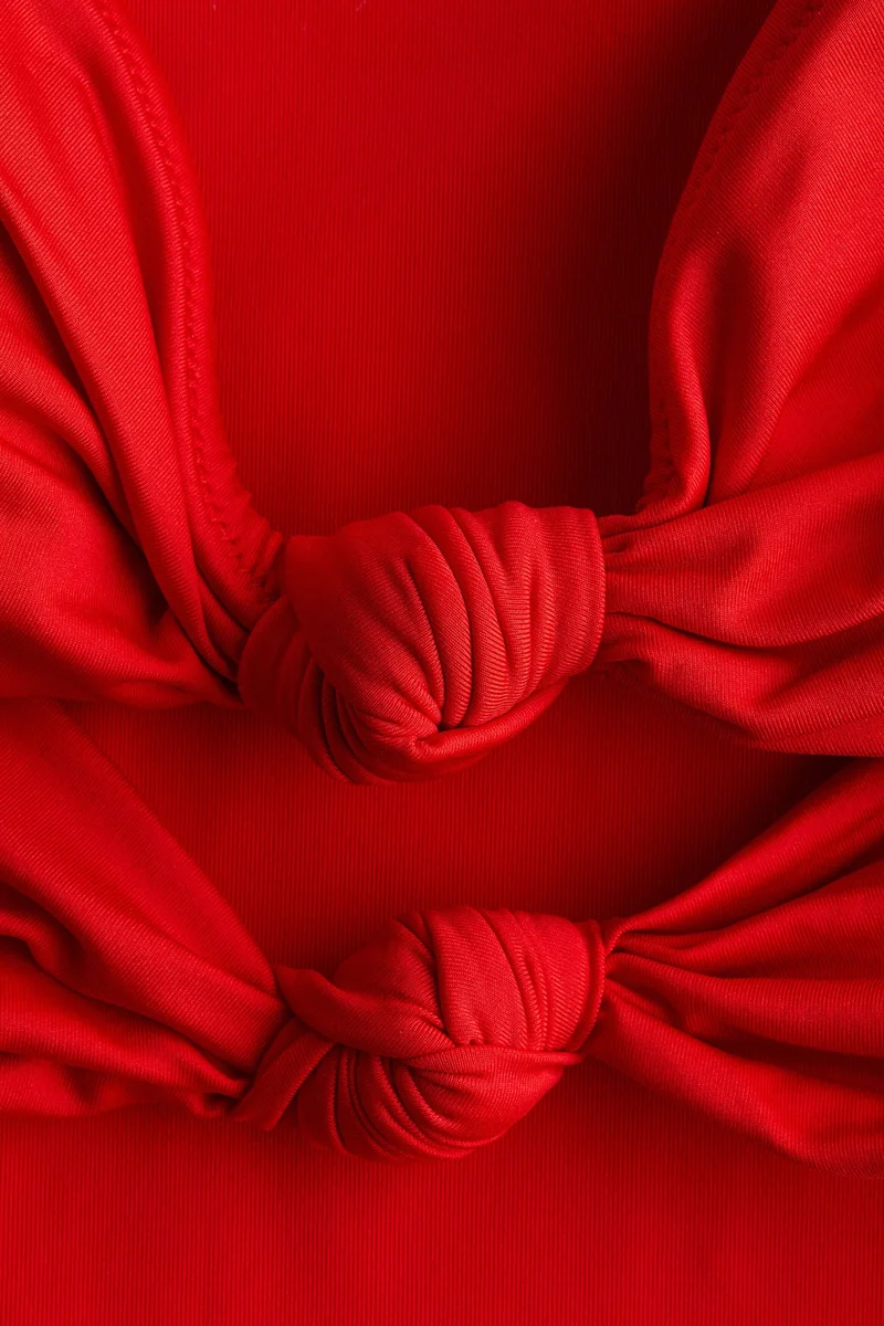 اتش اند ام ملابس سباحة بأكتاف مكشوفة وقوالب مزودة ببطانة