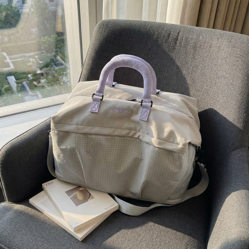 Lightweight Travel Duffel Bag, Expandable, Wet-Dry Separation - Image 2