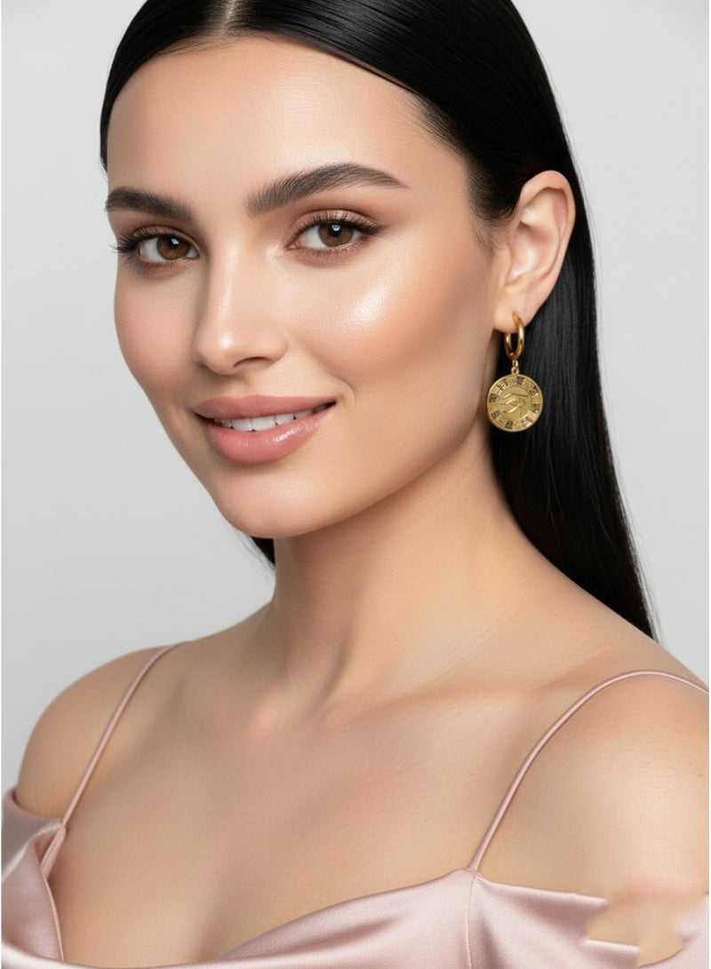 جوليا ستور أقراط مطلية بالذهب عيار 18 قيراطًا، بتصميم عتيق مستوحى من عين حورس المصرية القديمة، مصنوعة من الفولاذ المقاوم للصدأ الصلب، تُعتبر رمزًا للحظ السعيد والحماية، هدية مجوهرات رائعة. - Image 5