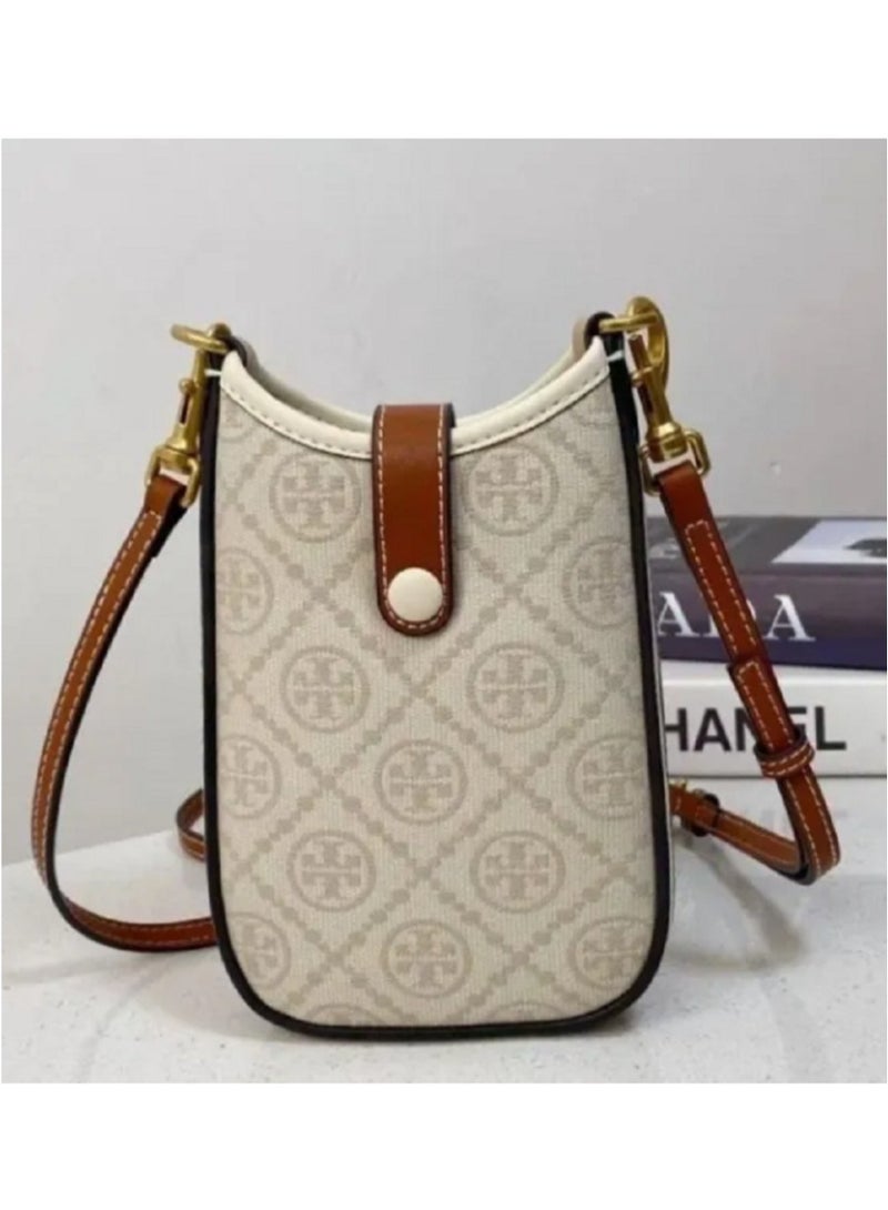 حقيبة كروس بودي من Tory Burch تحمل شعار T-monogram