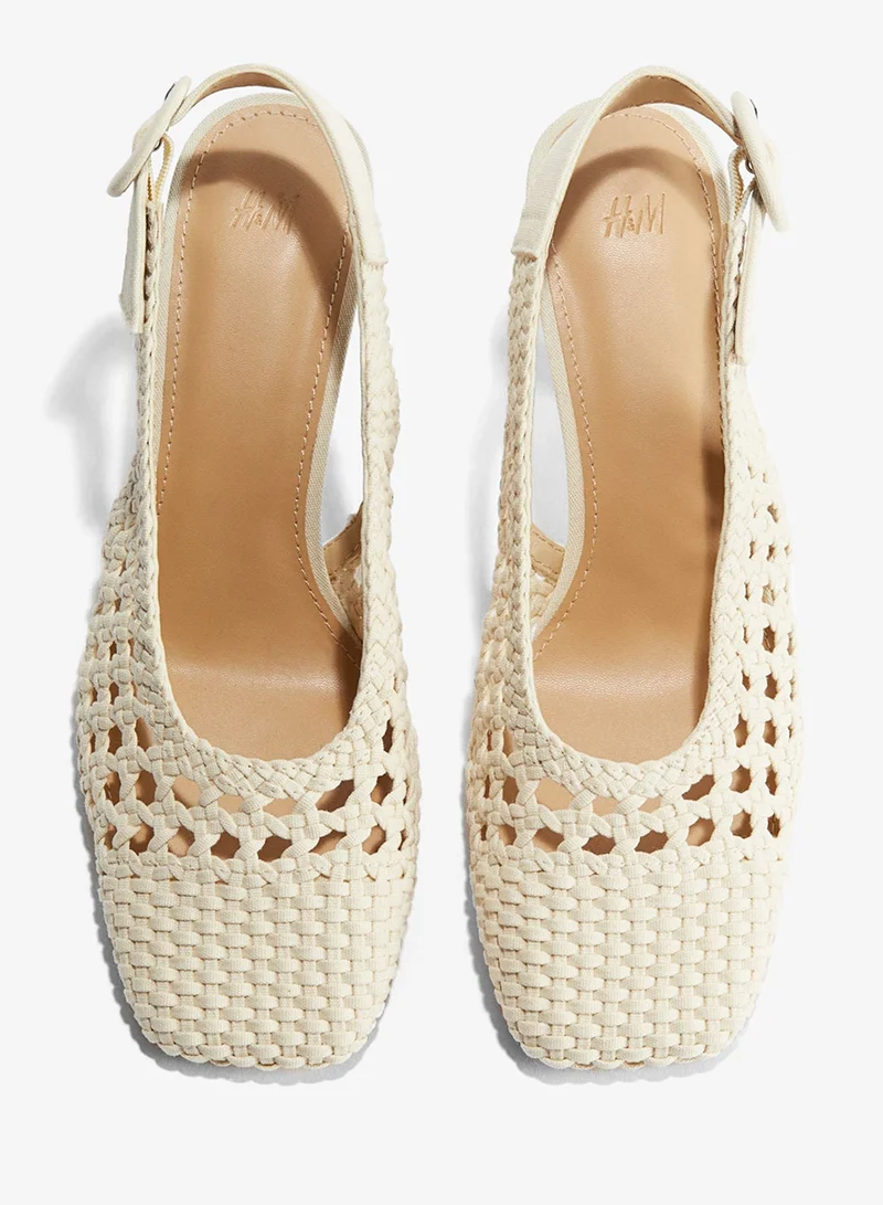 اتش اند ام حذاء من الكنفاز المجدول بشريط خلفي