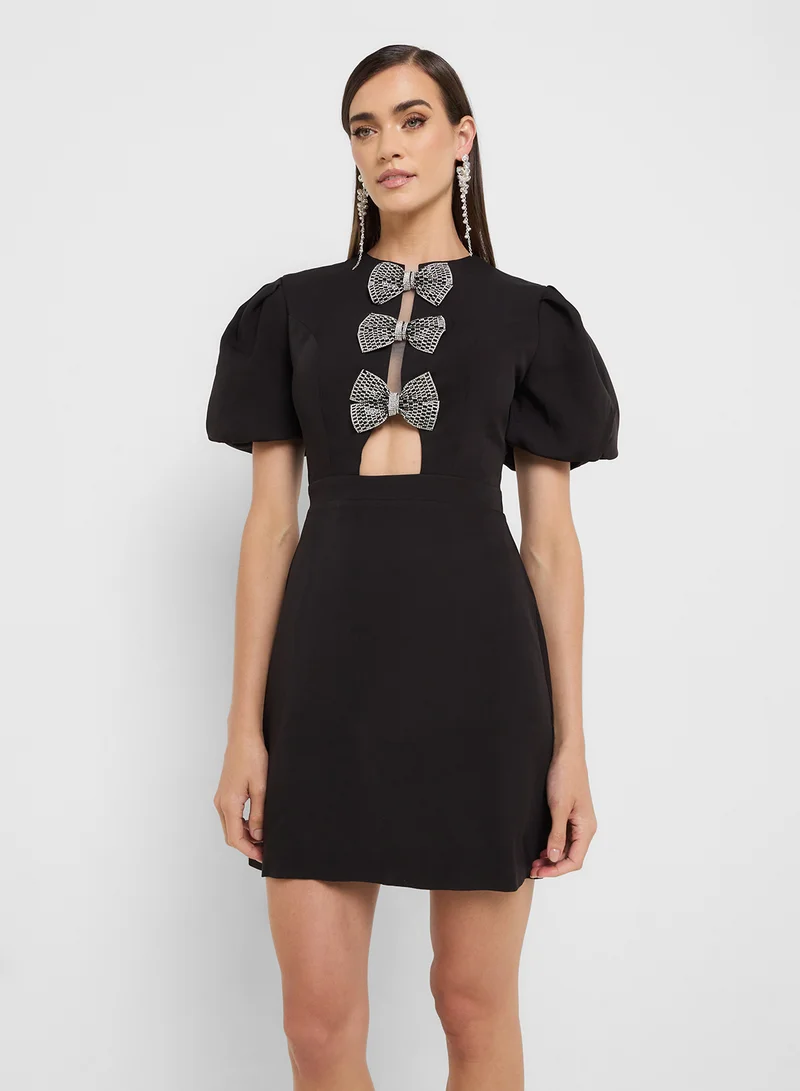 جينجر بوتيك eclat luxe puff sleeves dress with diamante bow detail