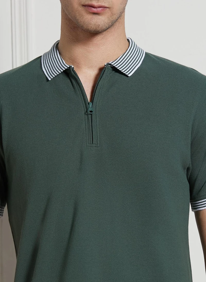 Dennis Lingo Men's Green Cotton Blend Solid Pattern Regular Fit T-Shirt