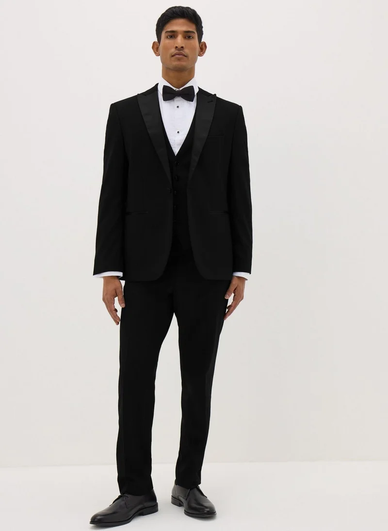 Matalan Taylor & Wright White Regular Fit Tuxedo Shirt & Bow Tie Set