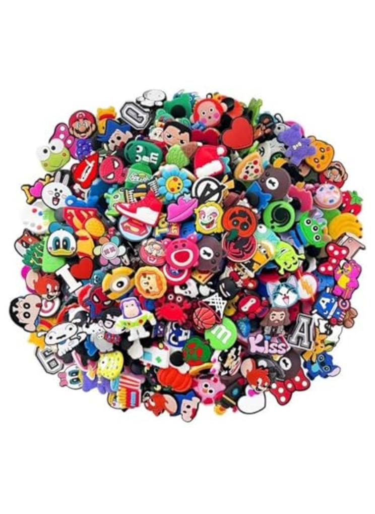 اي 2 سي حلي أحذية ملونة من S2C لأحذية كروكس، 50 قطعة، 100 قطعة من حلي الأحذية العشوائية لتزيين الأحذية بشكل فريد، حلي أحذية لطيفة لتزيين سوار المعصم للبنات والأولاد والبالغين (50 قطعة من حلي الأحذية العشوائية) - Image 1