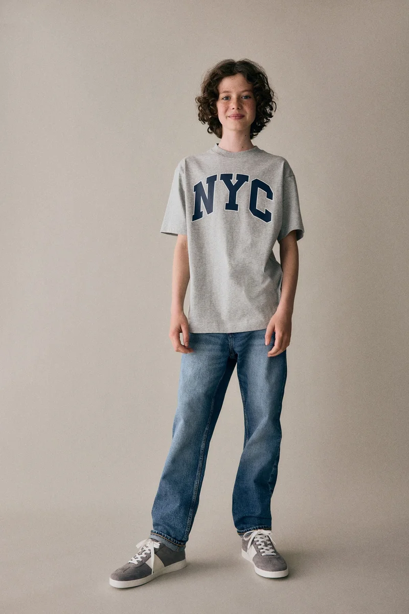 اتش اند ام جينز بقصّة مريحة وساق مدببة