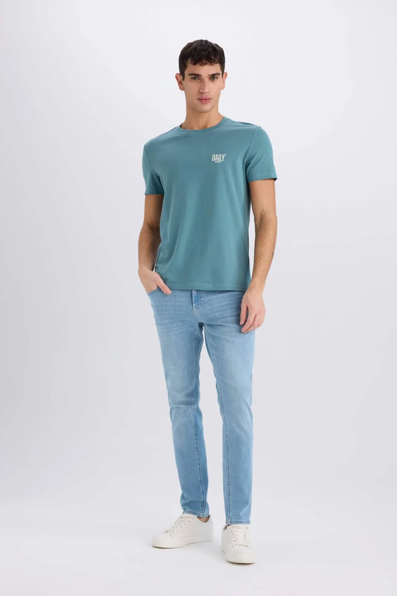 ديفاكتو Slim Fit Crew Neck Printed Short Sleeve T-Shirt