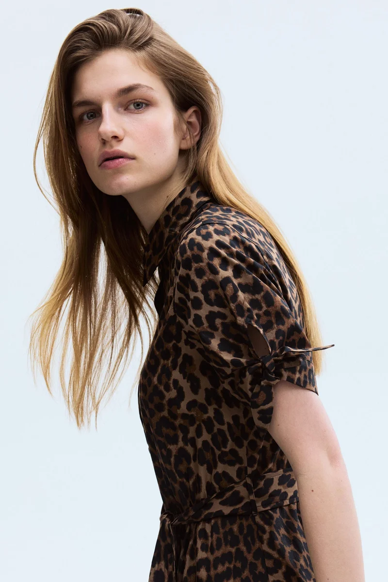 اتش اند ام فستان قميص بأكمام قصيرة