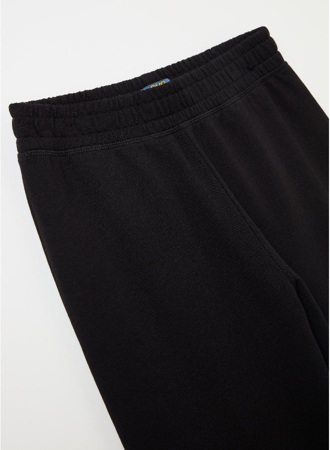 او في اس بنطلون رياضي مبطن بطبعة وحواف مطاطية - Image 4