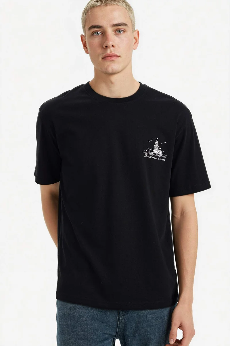 ديفاكتو Boxy Fit Crew Neck Short Sleeve T-Shirt