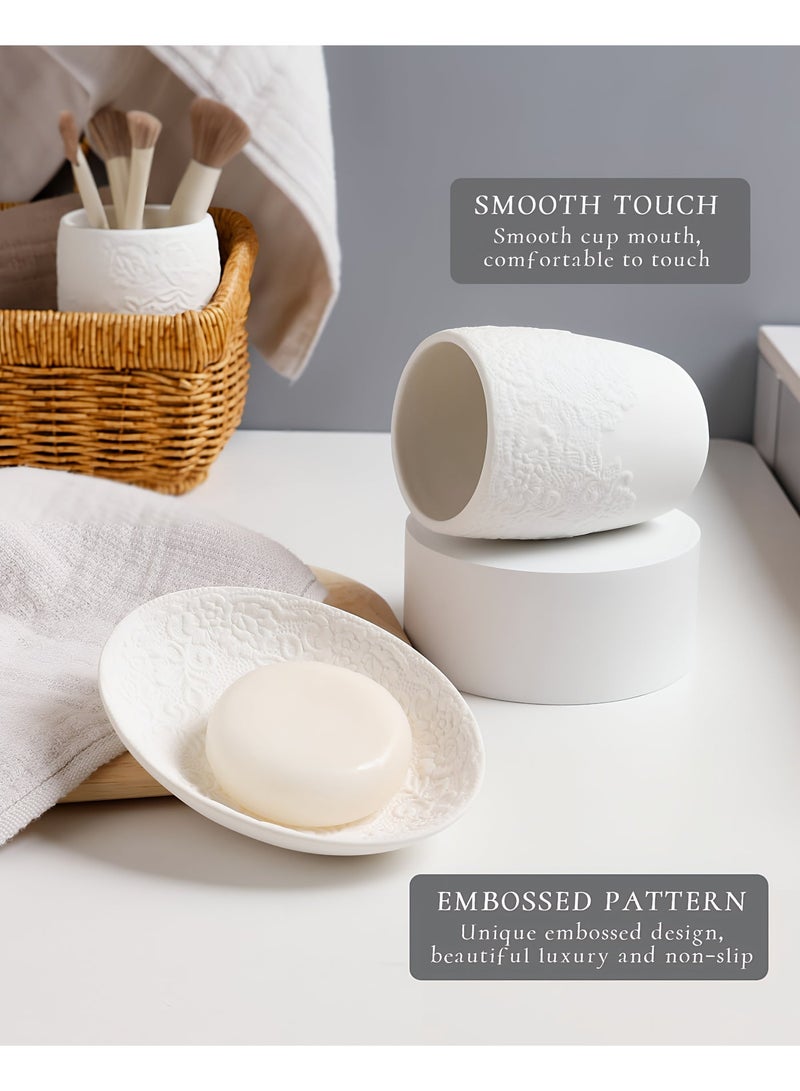 المي هومي طقم إكسسوارات حمام سيراميك 4 قطع بتصميم محفور أنيق، لون أبيض فاخر، يشمل موزع صابون بسعة 14 أونصة (14oz / 4.1in / 10.4cm)، كوبين وصحن صابون – خامة عالية الجودة بديكور عصري راقٍ - Image 5