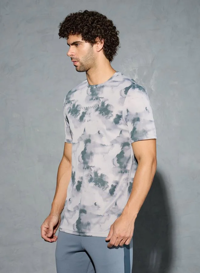 تكنوسبورت تيشيرت رجالي مطبوع بالكامل بياقة دائرية بقصة عادية من ستايلي