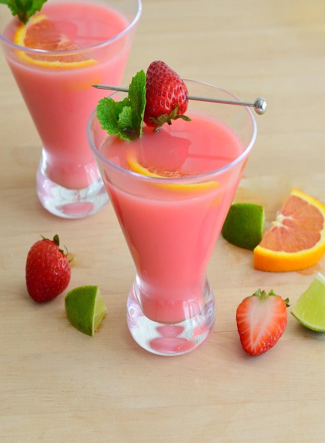 Youngever 6 Pack Plastic Martini Glasses, 8 Ounce Shatterproof Martini Cups, Stemless Martini Glasses - Image 3